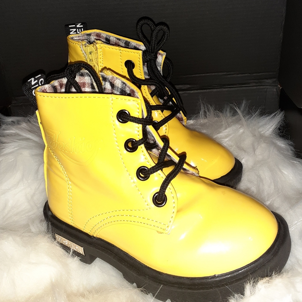 Kids boots